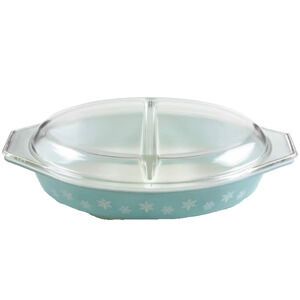 Vintage Pyrex Turquoise Snowflake 1.5 Quart Divided Casserole Dish & Clear Lid